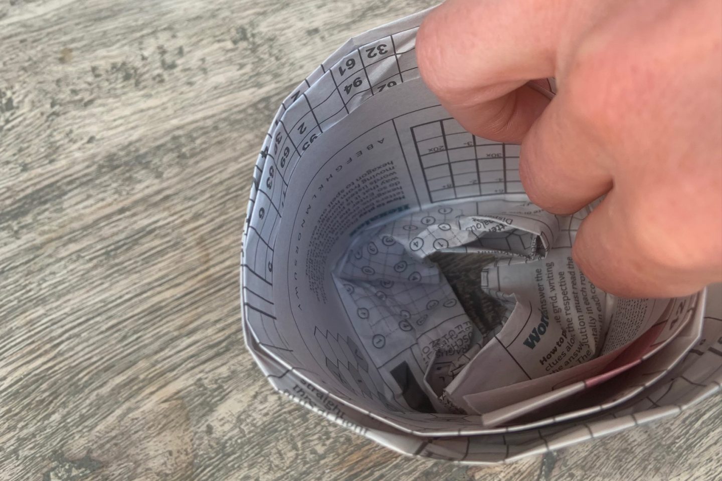Newspaper plant pot making base