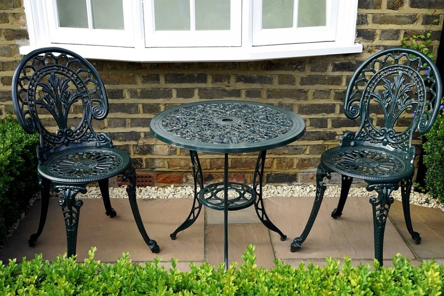 Bistro garden table chairs small space pixabay